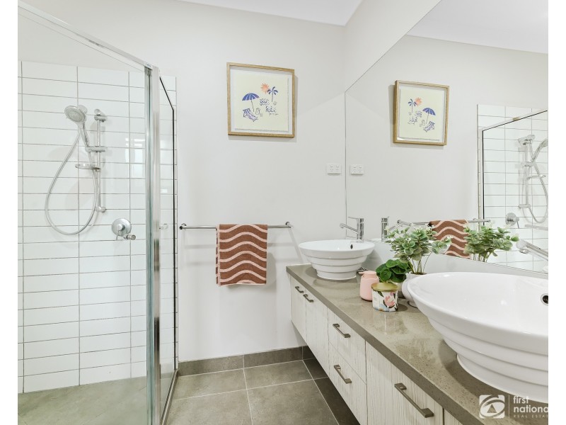 5 Orbit Street, Clyde North VIC 3978