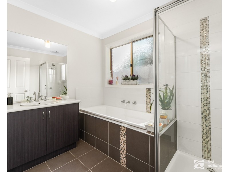 22a Maureen Close, Cranbourne West VIC 3977