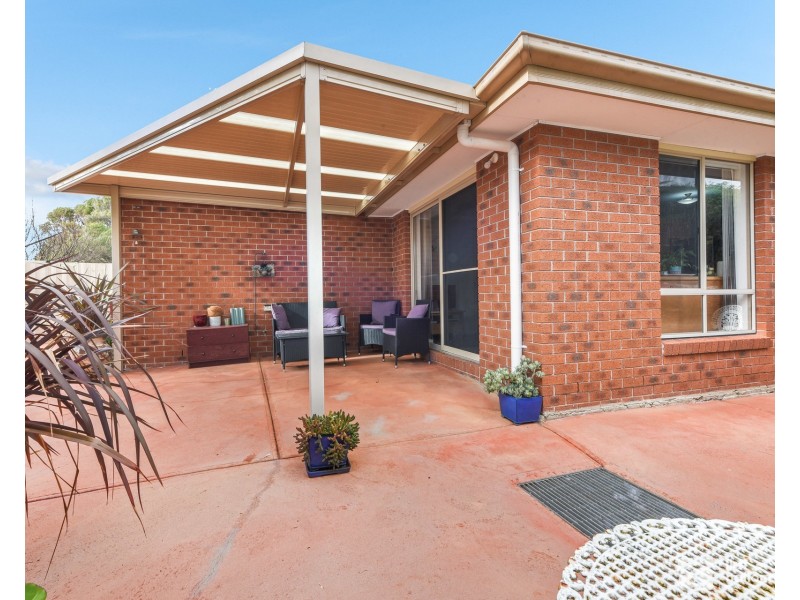 22a Maureen Close, Cranbourne West VIC 3977