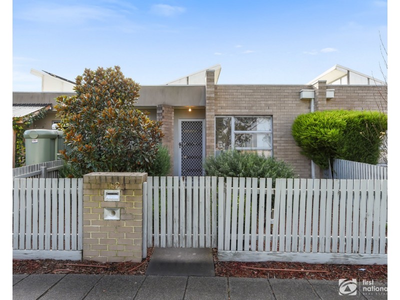 182 Paterson Drive, Lynbrook VIC 3975