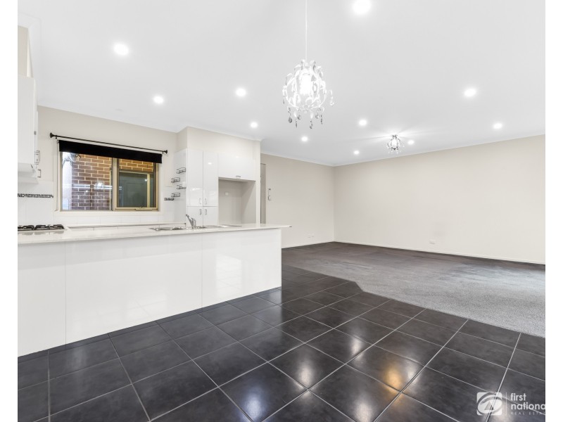 19 Comtois Lane, Clyde North VIC 3978