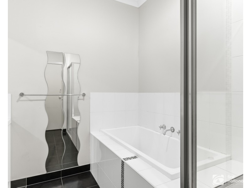 19 Comtois Lane, Clyde North VIC 3978