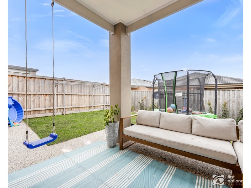 21 Kinross Parade, Clyde North VIC 3978