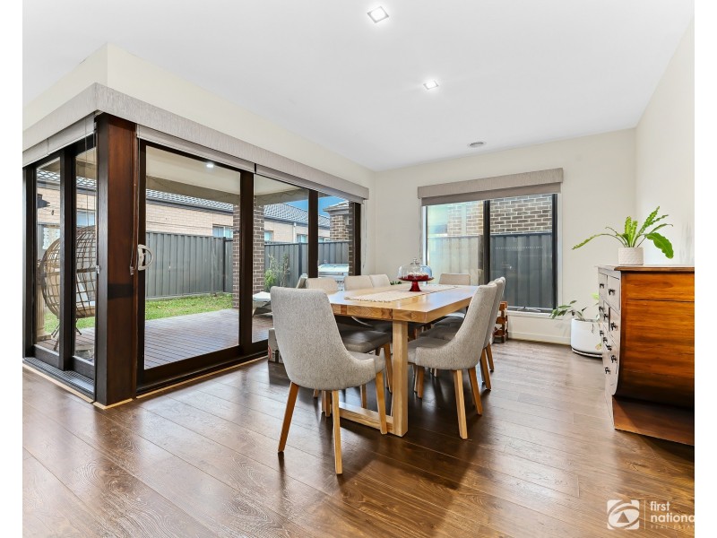 8 Chorley Lane, Clyde North VIC 3978