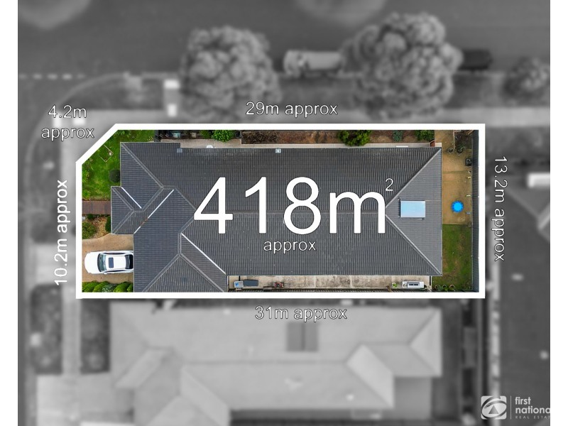 8 Chorley Lane, Clyde North VIC 3978