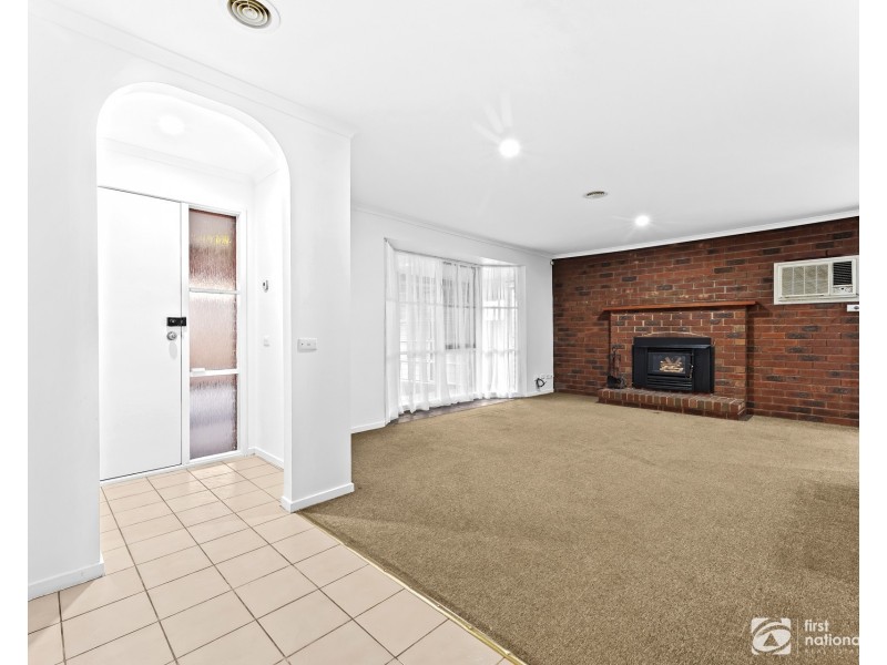 75 Gipps Crescent, Cranbourne North VIC 3977
