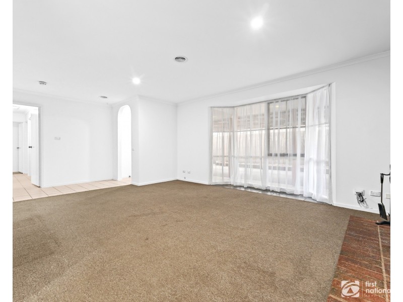 75 Gipps Crescent, Cranbourne North VIC 3977