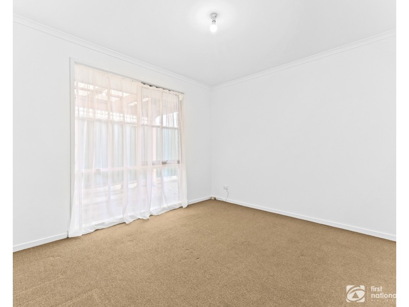 75 Gipps Crescent, Cranbourne North VIC 3977