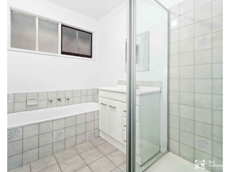 75 Gipps Crescent, Cranbourne North VIC 3977