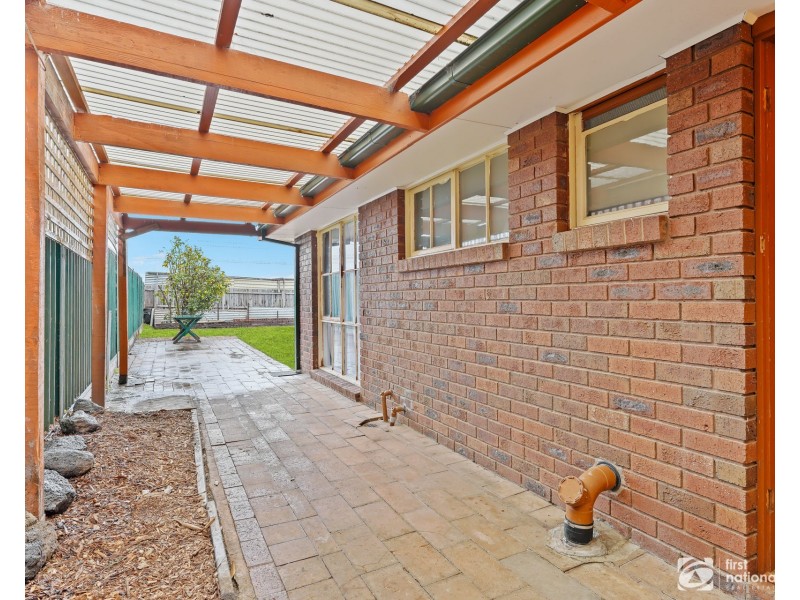 75 Gipps Crescent, Cranbourne North VIC 3977