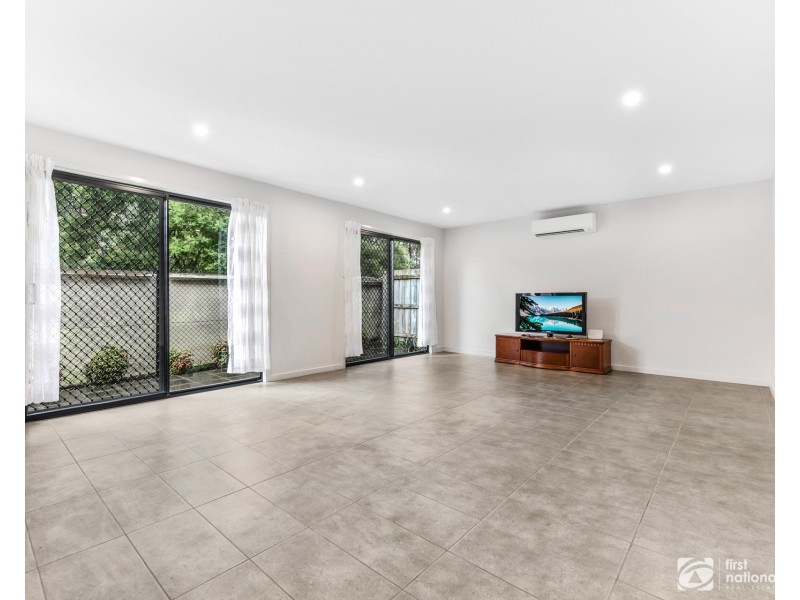 13 Savoy Grove, Cranbourne North VIC 3977