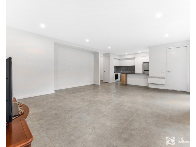 13 Savoy Grove, Cranbourne North VIC 3977