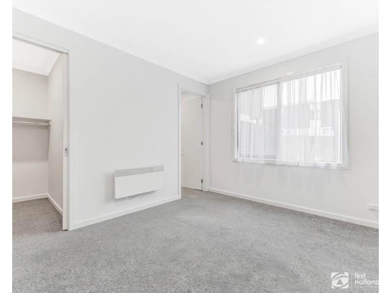 13 Savoy Grove, Cranbourne North VIC 3977