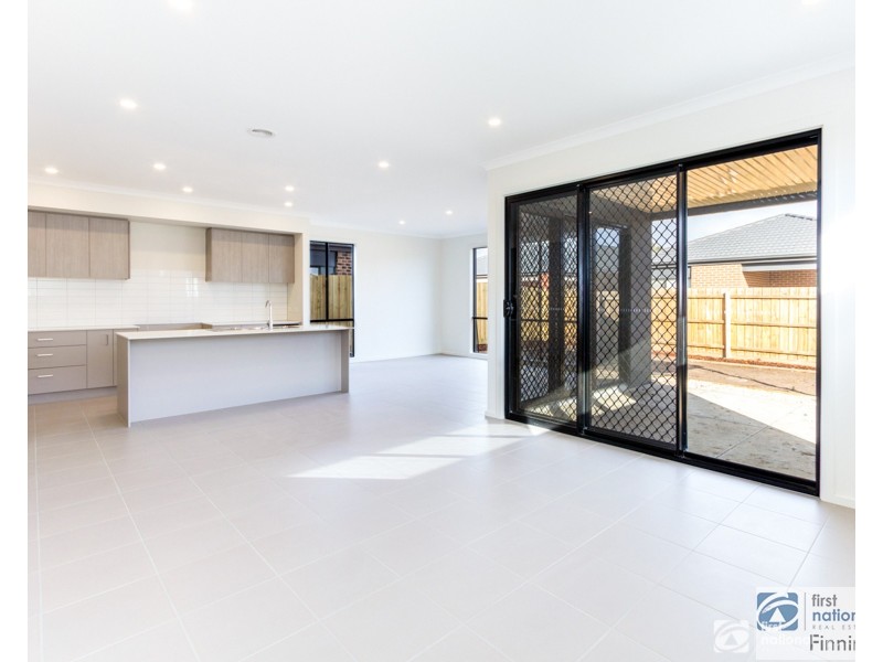 6 Fiorelli Boulevard, Cranbourne East VIC 3977