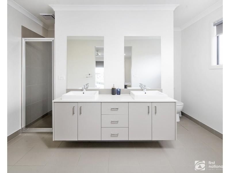 6 Fiorelli Boulevard, Cranbourne East VIC 3977