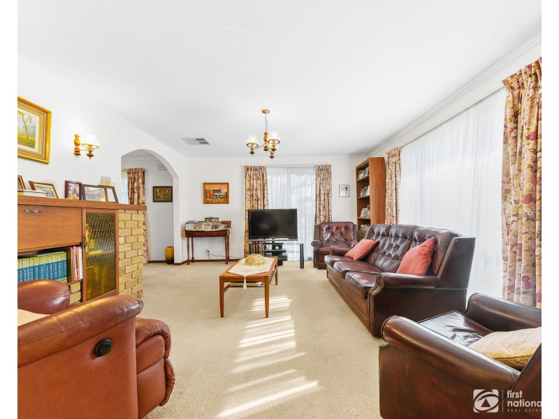 10 Binding Avenue, Cranbourne VIC 3977