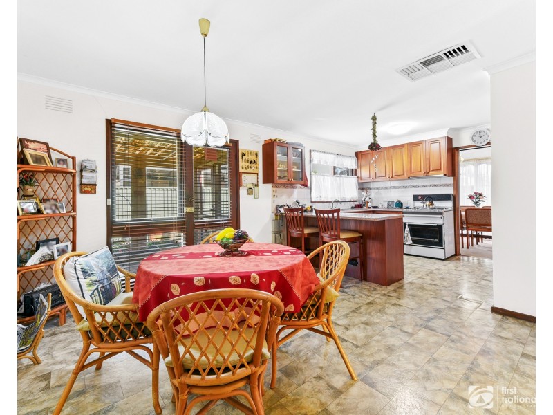 10 Binding Avenue, Cranbourne VIC 3977