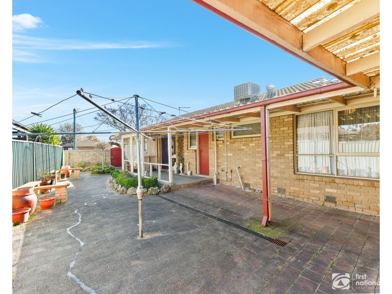 10 Binding Avenue, Cranbourne VIC 3977