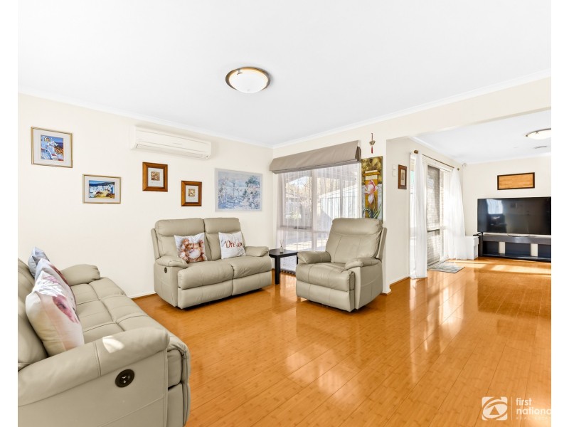 6 Jindalee Gardens, Cranbourne West VIC 3977