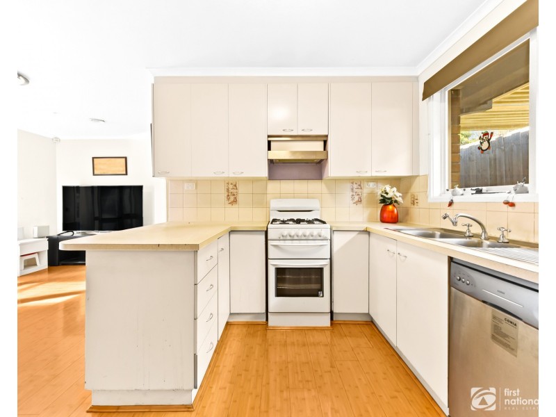 6 Jindalee Gardens, Cranbourne West VIC 3977