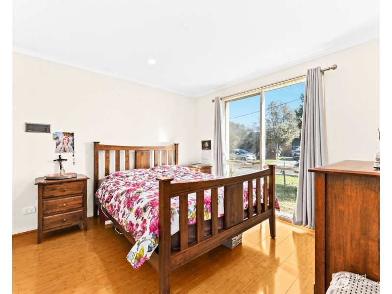 6 Jindalee Gardens, Cranbourne West VIC 3977