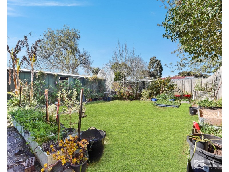 6 Jindalee Gardens, Cranbourne West VIC 3977