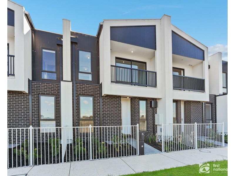 6 Eifel Walk, Clyde VIC 3978