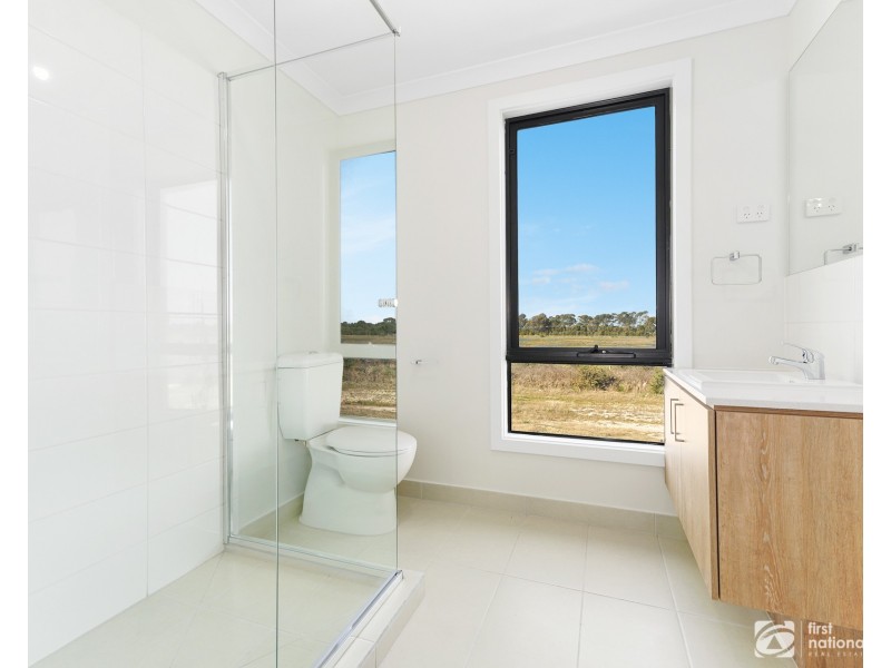 6 Eifel Walk, Clyde VIC 3978