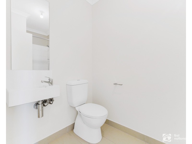 6 Eifel Walk, Clyde VIC 3978