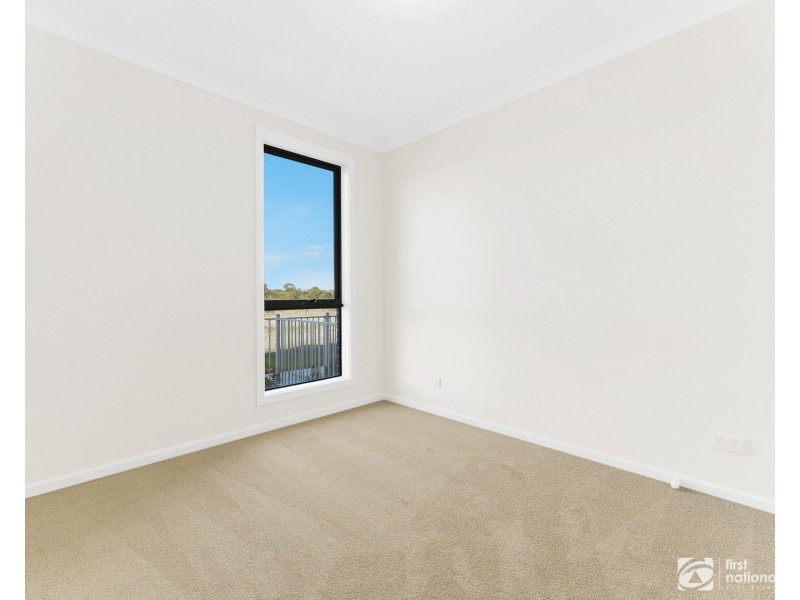 6 Eifel Walk, Clyde VIC 3978