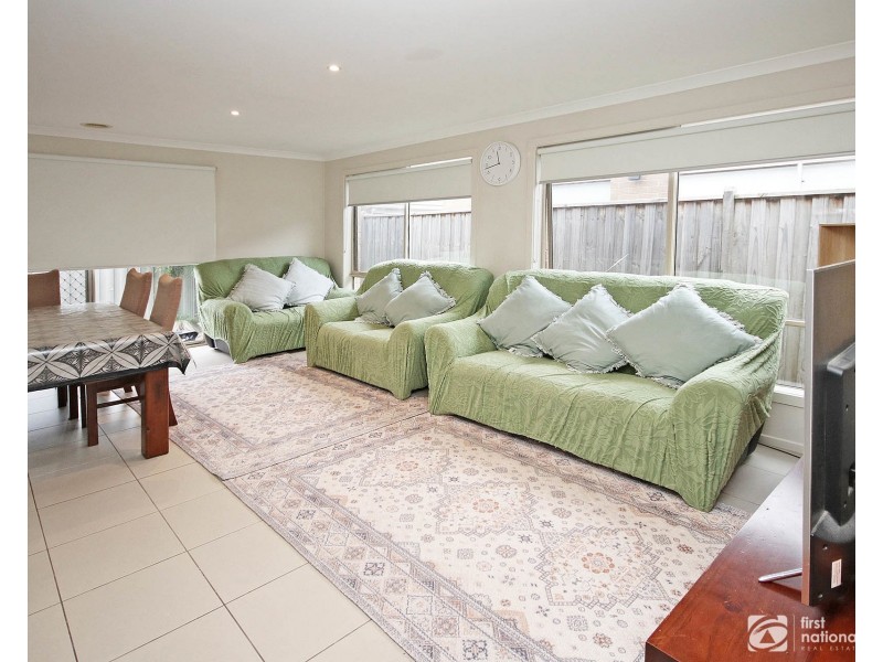 5 Mossey Crescent, Cranbourne East VIC 3977