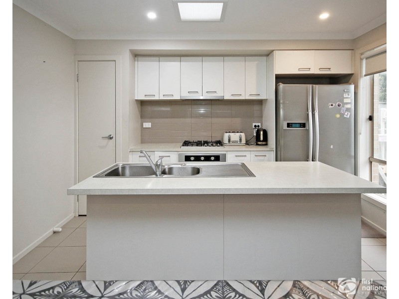 5 Mossey Crescent, Cranbourne East VIC 3977