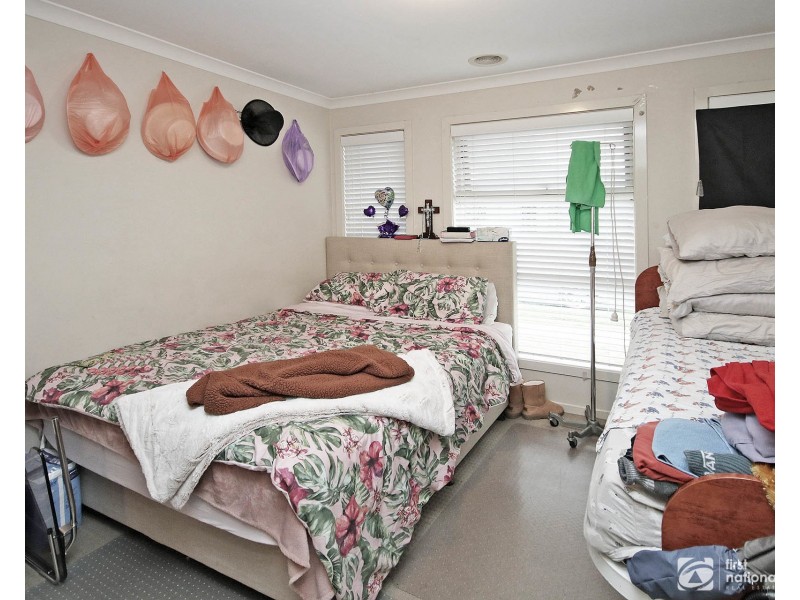 5 Mossey Crescent, Cranbourne East VIC 3977