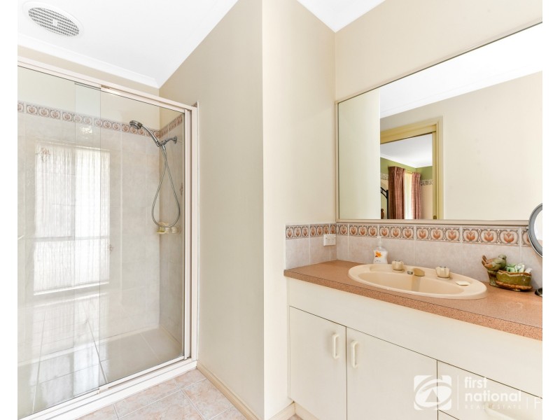 2 Isabella Place, Cranbourne North VIC 3977