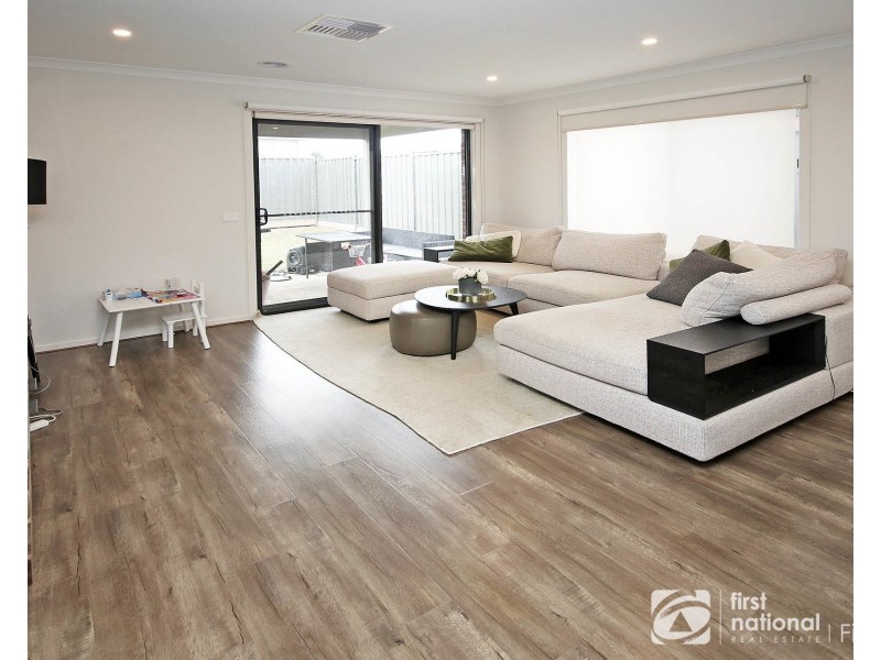 100 Hartleigh Street, Clyde VIC 3978