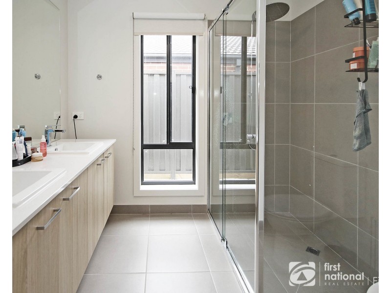 100 Hartleigh Street, Clyde VIC 3978