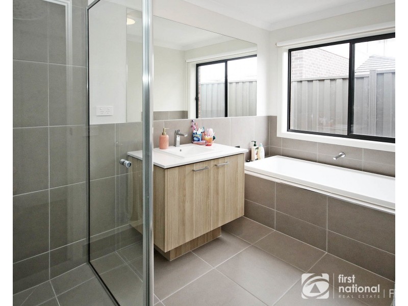 100 Hartleigh Street, Clyde VIC 3978