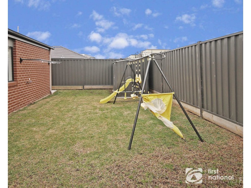100 Hartleigh Street, Clyde VIC 3978