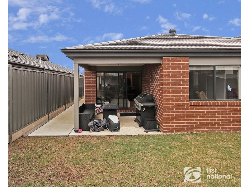 100 Hartleigh Street, Clyde VIC 3978