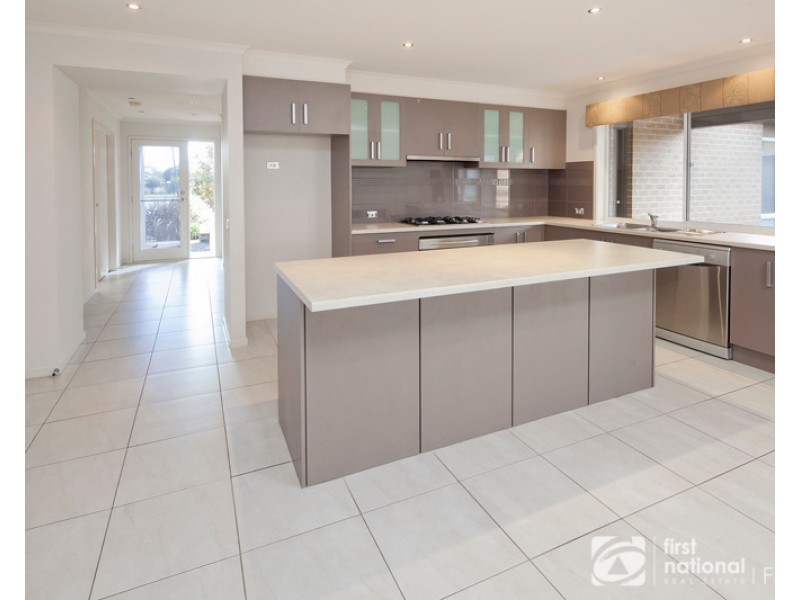 33 Waterbury Street, Cranbourne VIC 3977