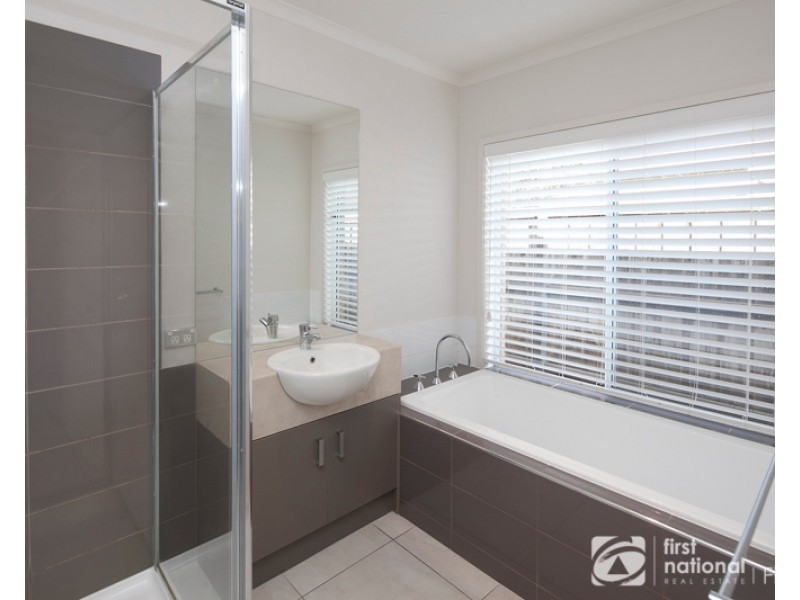 33 Waterbury Street, Cranbourne VIC 3977