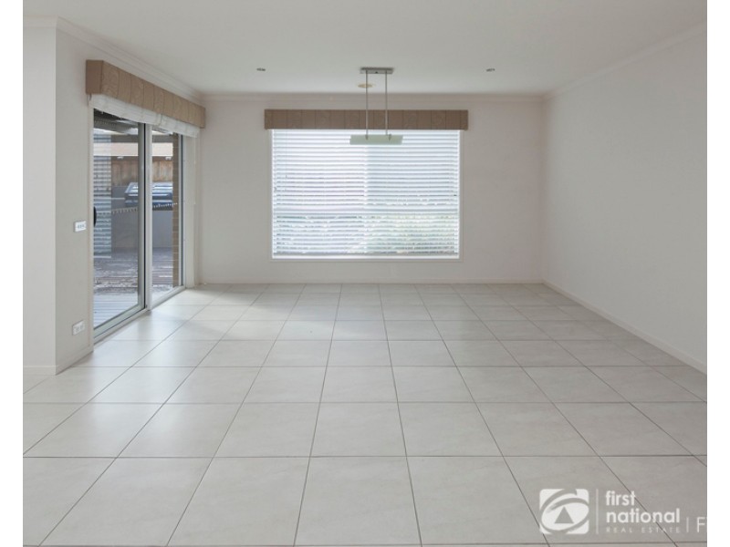 33 Waterbury Street, Cranbourne VIC 3977