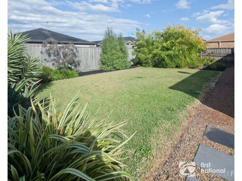 33 Waterbury Street, Cranbourne VIC 3977