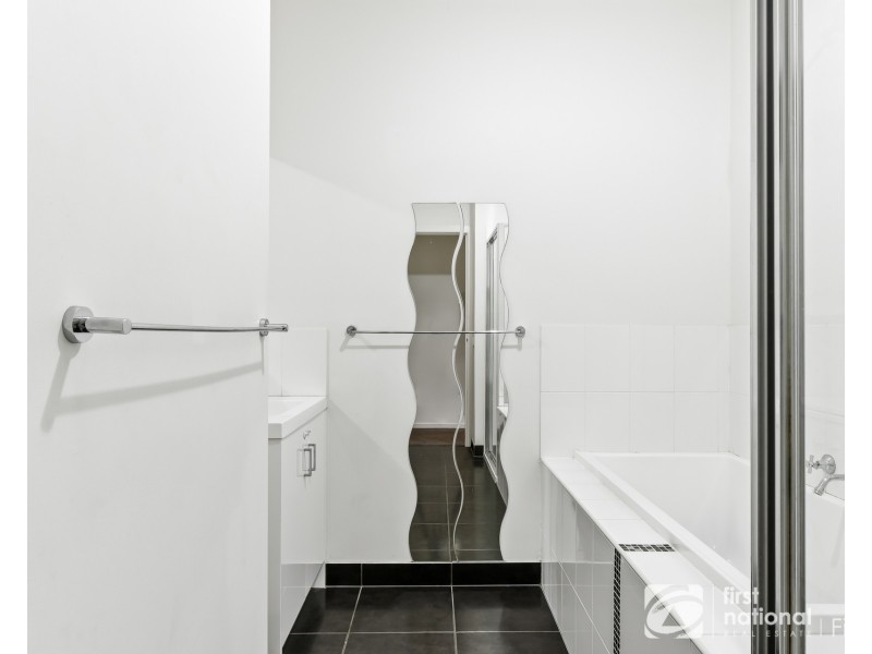 19 Comtois Lane, Clyde North VIC 3978