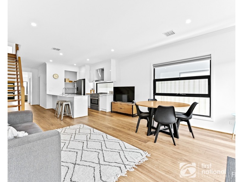 29 Elmslie Drive, Cranbourne East VIC 3977