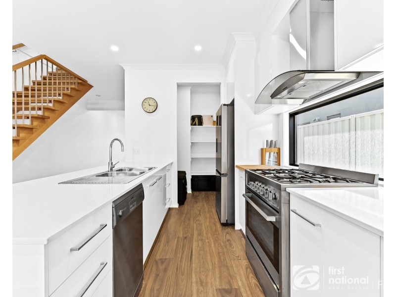 29 Elmslie Drive, Cranbourne East VIC 3977