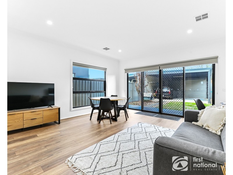 29 Elmslie Drive, Cranbourne East VIC 3977