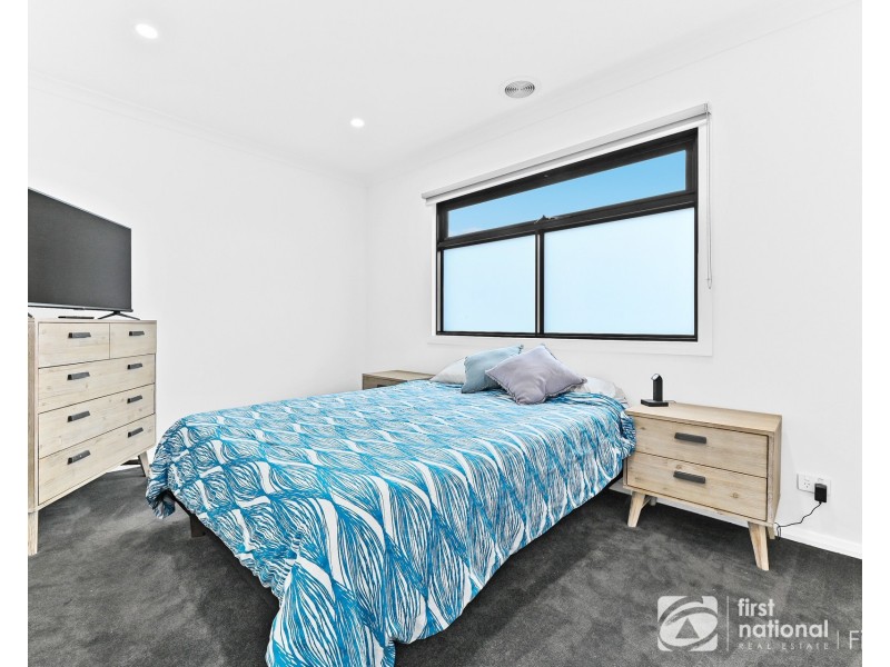 29 Elmslie Drive, Cranbourne East VIC 3977