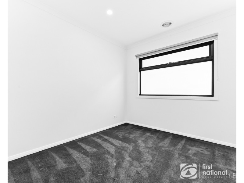 29 Elmslie Drive, Cranbourne East VIC 3977