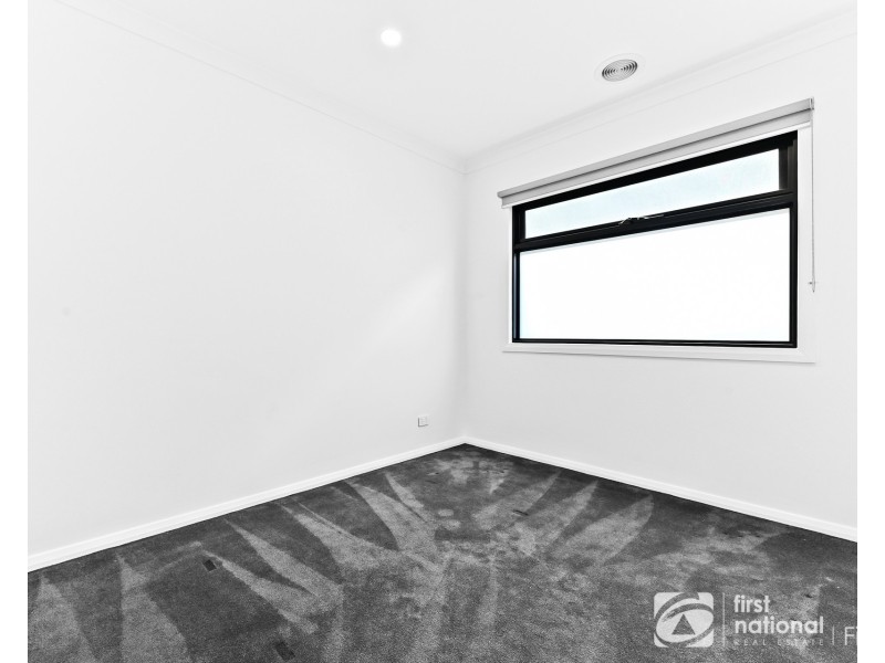 29 Elmslie Drive, Cranbourne East VIC 3977